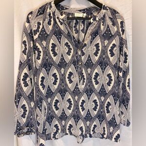 100% Silk Spartina 449 Lightweight Navy and Ivory 1/4 Button Blouse